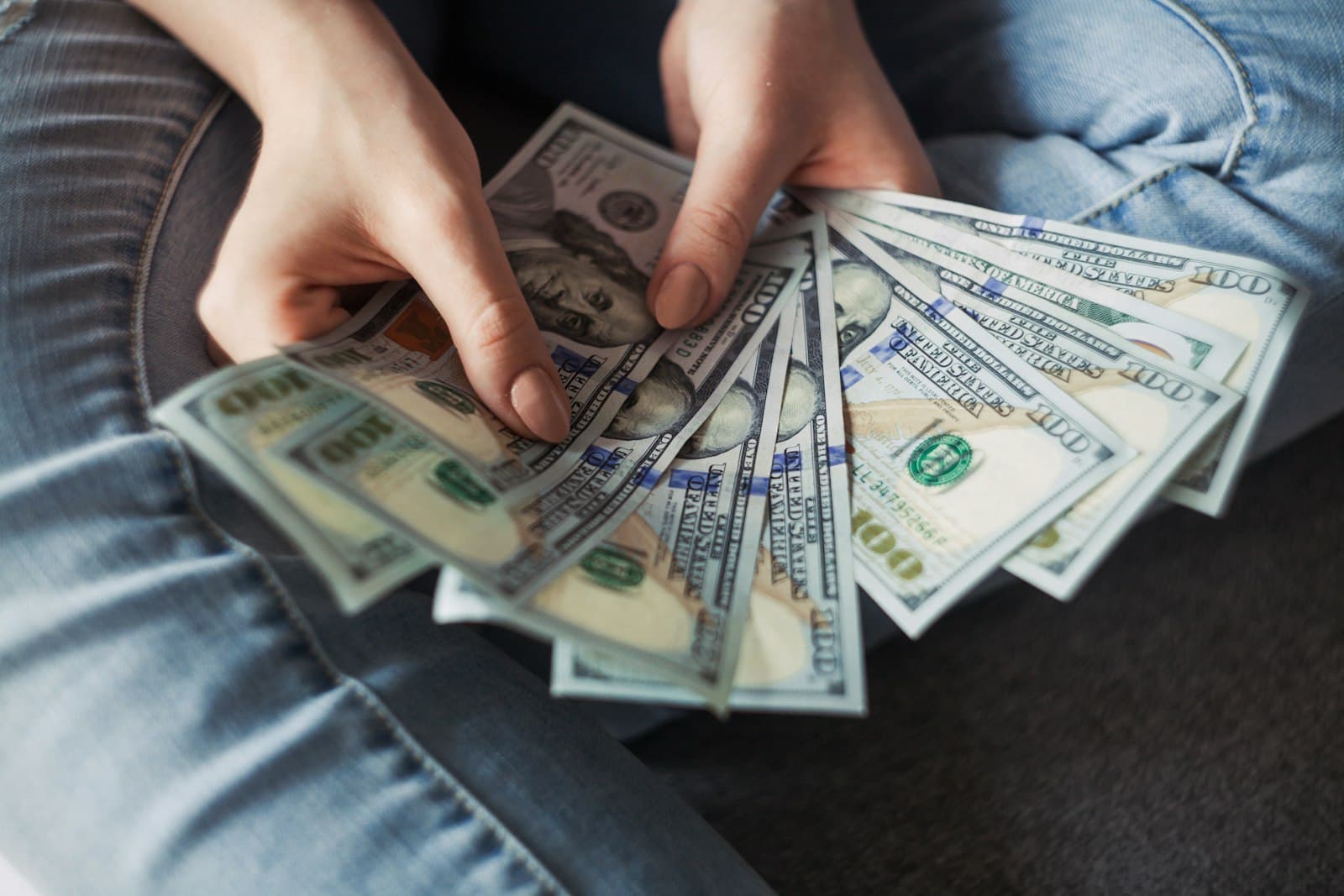 清点医疗费用现金